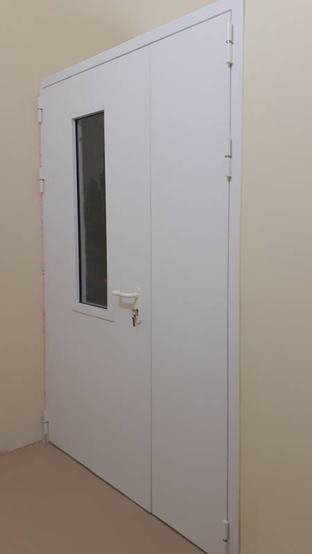 Дверь с остеклением, фото спереди (госпиталь, ул. 2-я Дубровская) Дверь с остеклением, фото спереди (госпиталь, ул. 2-я Дубровская)