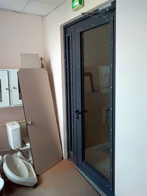 Полуторопольная дверь EIW 60 (СТО «Гудок»)