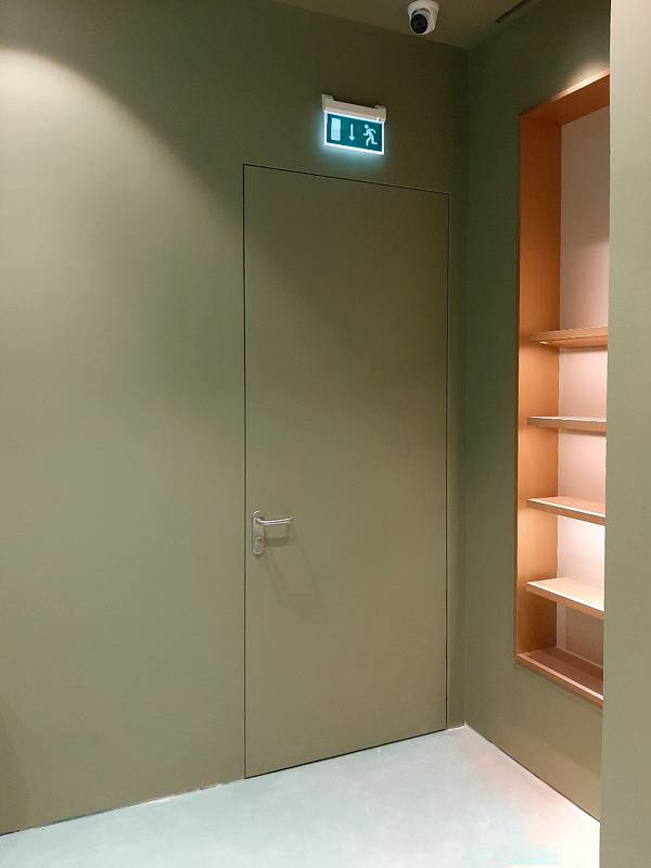 Потайная дверь (магазин Lancel, ТЦ Аутлет Архангельское) Потайная дверь (магазин Lancel, ТЦ Аутлет Архангельское)