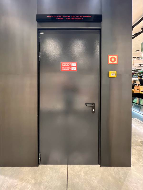 Однопольная противопожарная дверь с окрасом «графит» Однопольная противопожарная дверь с окрасом «графит»