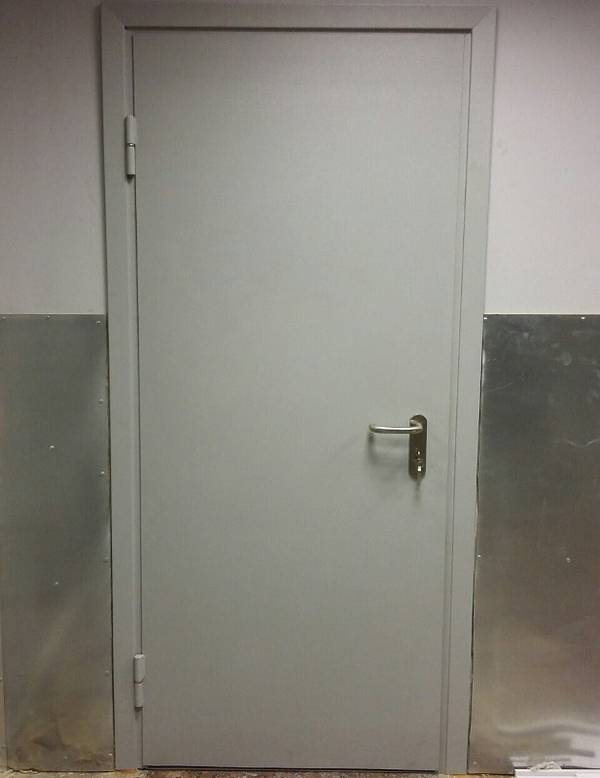 Огнестойкая дверь белого цвета Огнестойкая дверь белого цвета