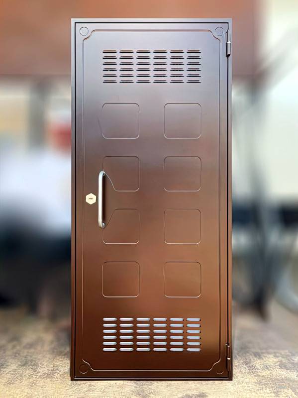 Техническая дверь с вентиляцией и выдавленным рисунком Техническая дверь с вентиляцией и выдавленным рисунком